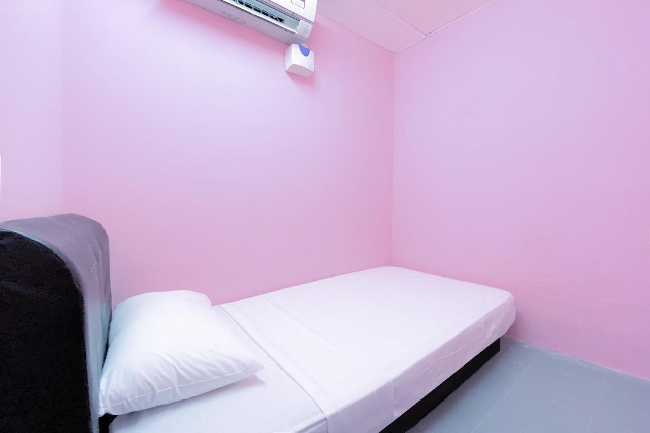 Spot On 90123 Rainbow Guest House George Town Dış mekan fotoğraf