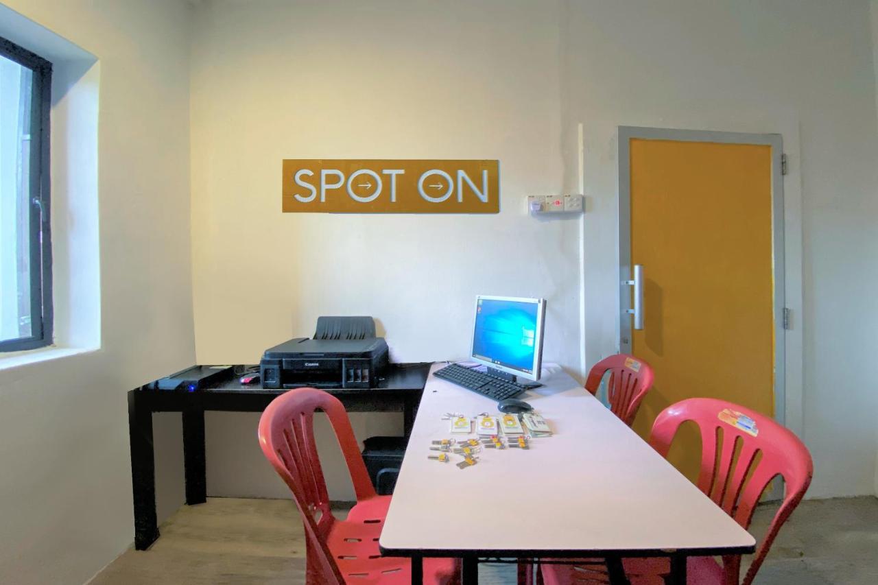 Spot On 90123 Rainbow Guest House George Town Dış mekan fotoğraf