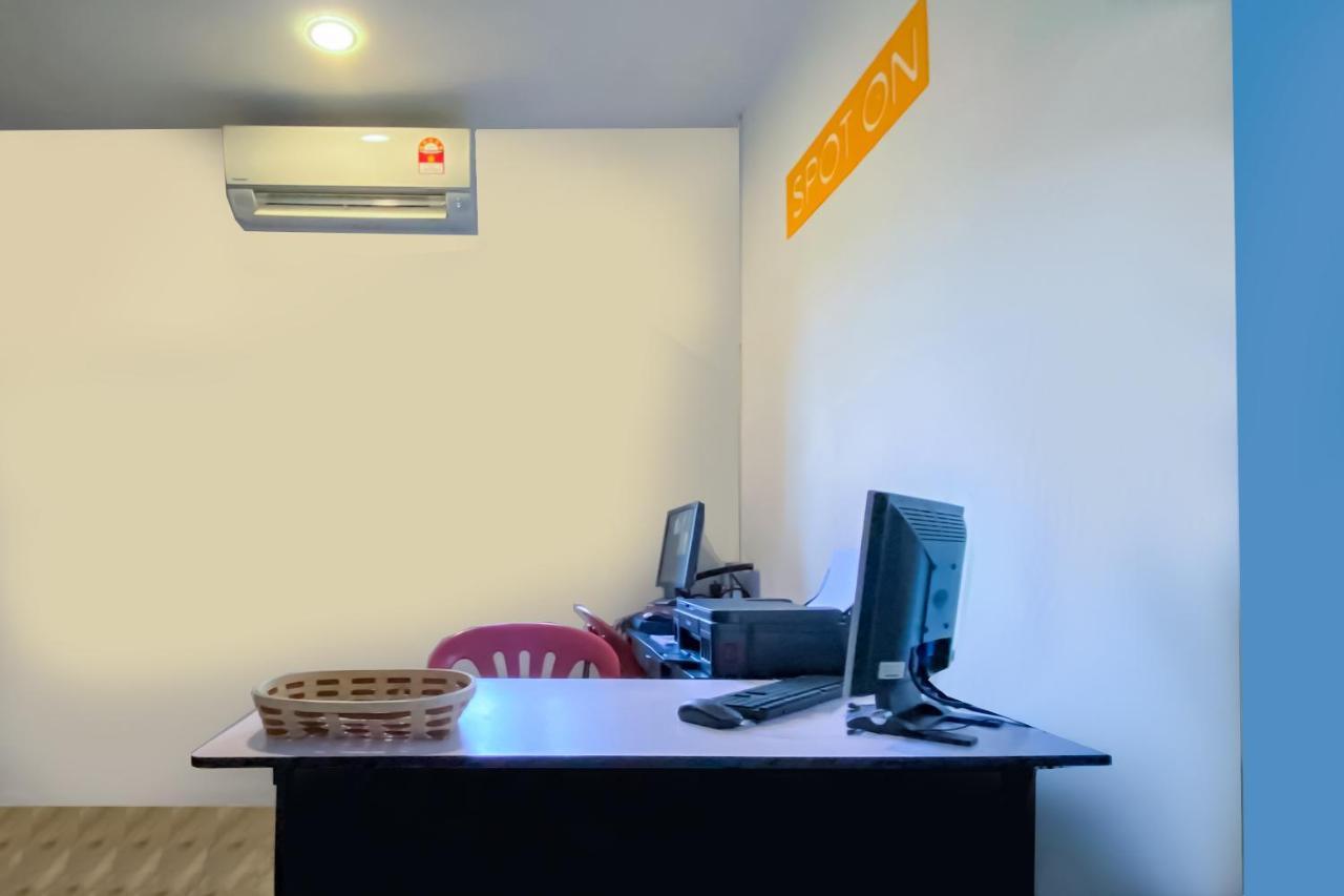 Spot On 90123 Rainbow Guest House George Town Dış mekan fotoğraf